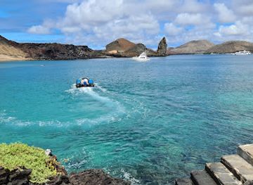 ecuador/galapagos-islands/landmark/pinnacle-rock