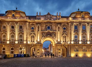 hungary/budapest/landmark/lion-courtyard