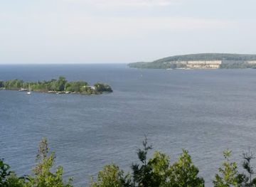 wisconsin/door-peninsula/landmark/bullhead-point