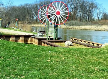 michigan/holland-state-park/landmark/windmill-island-gardens