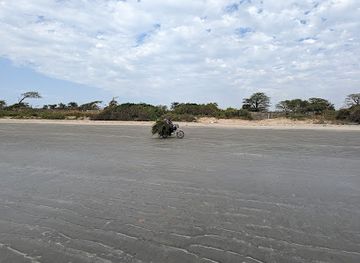 the-gambia/gunjur/landmark/sambuyang-beach