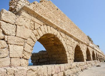 israel/caesarea/landmark/roman-aqueduct