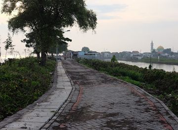 indonesia/surabaya/kenjeran/landmark/benteng-suramadu