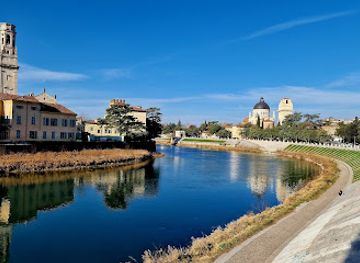 italy/veneto/landmark/ponte-pietra