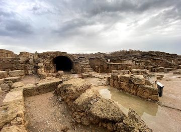 israel/caesarea/caesarea-national-park/landmark/caesarea-harbor