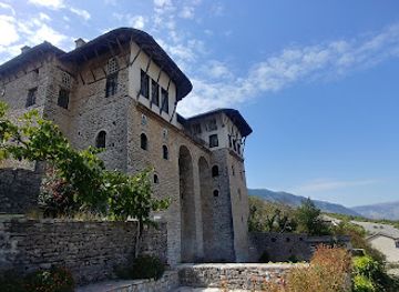 albania/patos/landmark/zekate-house