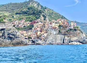 italy/cinque-terre/landmark/sea-breeze-boat-tours-monterosso