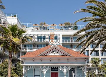 california/oceanside/landmark/the-famous-high-pie-at-the-top-gun-house
