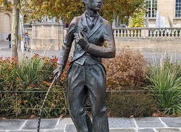 switzerland/lausanne/landmark/statue-charlie-chaplin