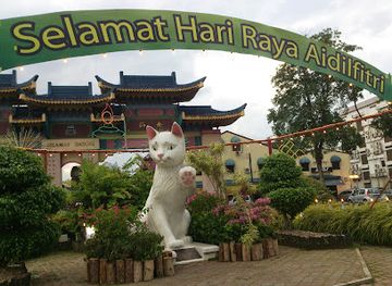 malaysia/southern-region/landmark/cat-statue-padungan-roundabout