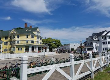 michigan/mackinac-island/landmark/star-line-now-known-as-mackinac-island-ferry-company-island-dock-2