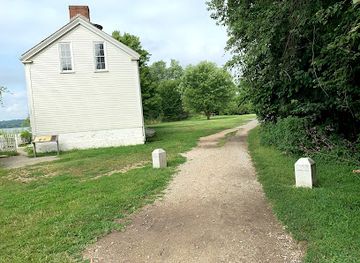 virginia/northern-virginia/landmark/jones-point-lighthouse
