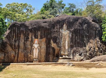 sri-lanka/moneragala-district/landmark/buduruwagala-rock-carvings