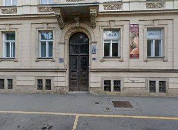 croatia/zagreb/landmark/trg-josipa-jurja-strossmayera-5