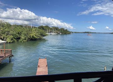 guatemala/rio-dulce/landmark/restaurante-mama-moncha