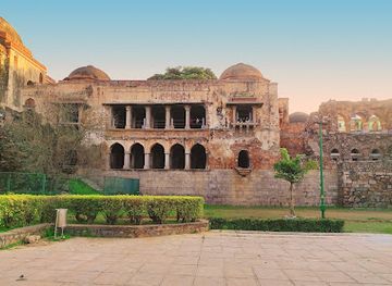 india/delhi/hauz-khas-village/landmark/hauz-khas-district-park