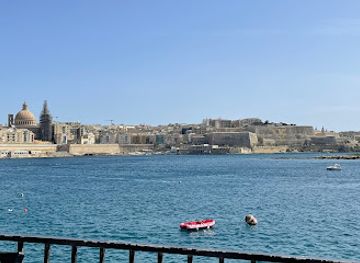 malta/sliema/landmark/fond-ghadir-beach