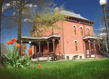 illinois/prairie-state/landmark/naper-settlement