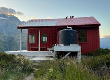 new-zealand/mount-aspiring-national-park/landmark/liverpool-hut