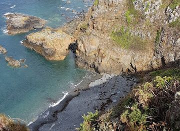 guernsey/brecqhou/landmark/port-du-moulin