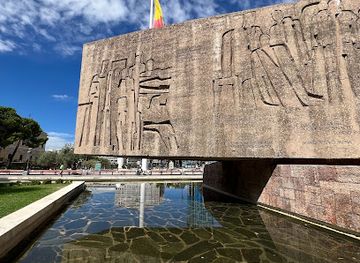 spain/madrid/salamanca/landmark/monumento-a-jorge-juan-y-santacilia