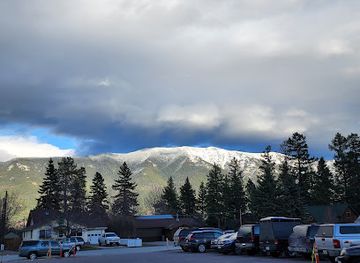 montana/columbia-falls/landmark/columbia-bar