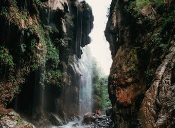 pakistan/khyber-pakhtunkhwa/landmark/umbrella-waterfall