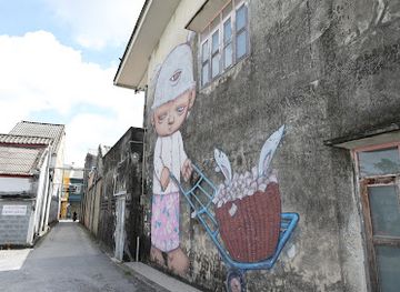 thailand/phuket/landmark/mardi-in-baba-dress-street-art