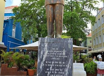 curacao/willemstad/landmark/statue-dr-moises-frumencio-da-costa-gomez