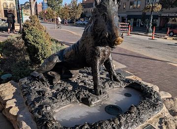 kansas/kansas-city/landmark/wild-boar-of-florence-bronze-replica