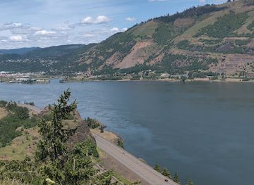 oregon/hood-river/landmark/historic-columbia-river-highway-state-trail-mark-o-hatfield-west-trailhead