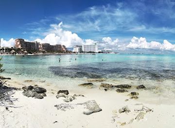 mexico/cancun/landmark/punta-cancun-lighthouse