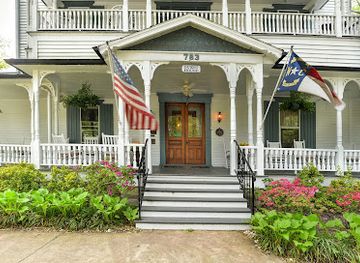 north-carolina/hendersonville/landmark/1898-waverly-inn