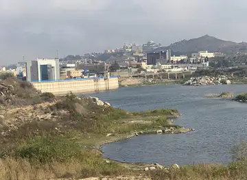 بحيرة السد في ابها