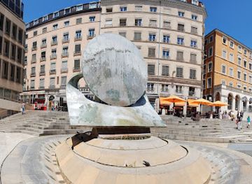 france/lyon/landmark/la-fontaine-d-ipousteguy