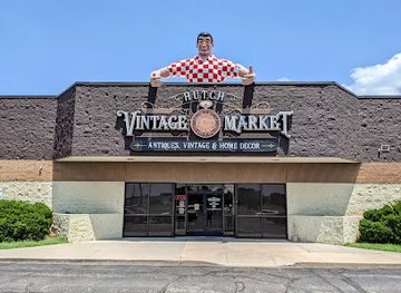 kansas/hutchinson/landmark/generations-of-hutch-vintage-market