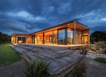 new-zealand/wanaka/landmark/release-wanaka-experiences-luxury-holiday-rentals
