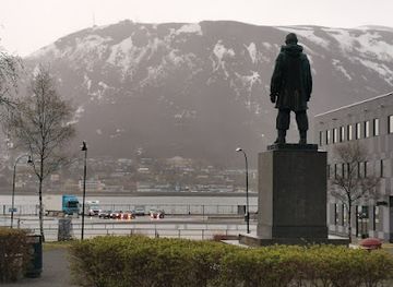 norway/troms/landmark/roald-amundsen-monument
