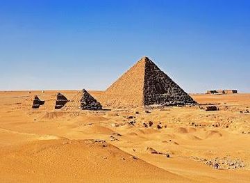 egypt/cairo/landmark/pyramid-of-menkaure