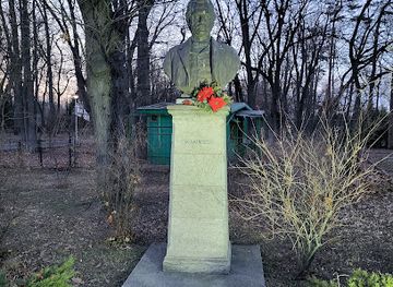 romania/ilfov/landmark/mihai-eminescu-statue
