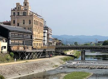 japan/kyoto/landmark/karasuma-oike-ruins-heian-kyo-mark