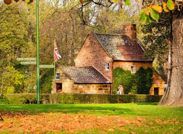 australia/northern-victoria/landmark/cooks-cottage