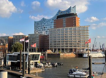 germany/hamburg/landmark/hamburg-harbor