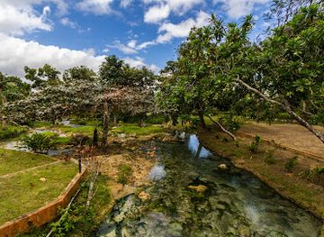 vanuatu/shefa-province/landmark/evergreen-cascades-waterfall