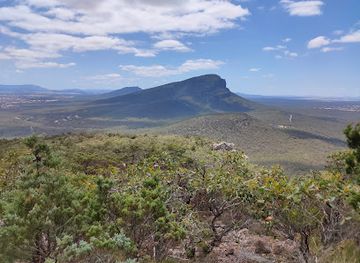australia/grampians/landmark/mount-sturgeon-walk-car-park