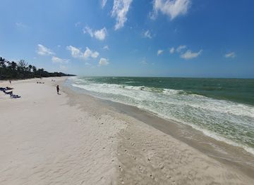 florida/naples-beach/landmark/naples-beach-wharf