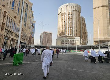 saudi-arabia/mecca/landmark/pigeon-gathering-area