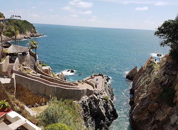 mexico/costa-chica/landmark/la-quebrada