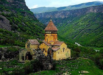 armenia/noravank-monastery/landmark/hnevank
