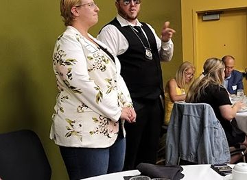 wisconsin/green-bay/landmark/the-dinner-detective-murder-mystery-show-green-bay-wisconsin